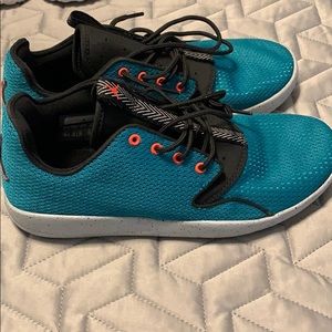 Brand new NEVER WORN teal size 6.5Y Jordans